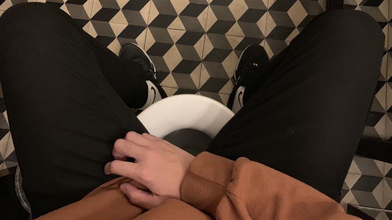 台灣新聞通訊社-美食主持人家中猝死 疑如廁「用力過猛」導致心因性休克身亡