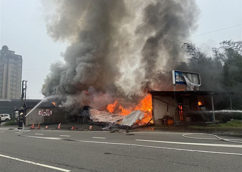 台灣新聞通訊社-快訊／桃園燒烤店火警！20歲常客「醉倒留店休息」老闆才離開…慘變焦屍