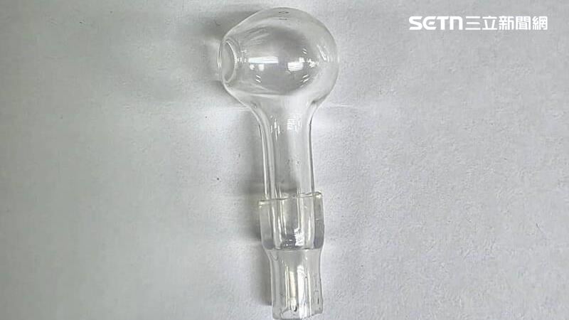 台灣新聞通訊社-還被搜出吸食器！吸完大麻煙彈再上路　騎士未扣安全帽帶遭活逮