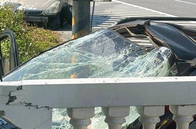 台灣新聞通訊社-台東成功鎮7旬翁駕車失控撞車再衝民宅受困　救出無心跳、送醫傷重不治