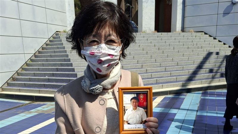 台灣新聞通訊社-獨家／陳佩琪捧「柯P照」參加兒畢典　江柏樂指壞氣運：恐影響明天判決