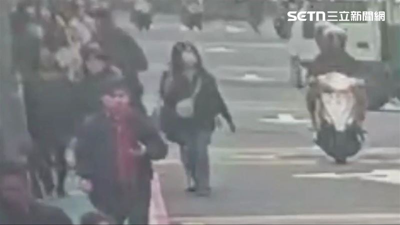 台灣新聞通訊社-北市也有撞人族？目睹同事遭撞上前理論　女OL反被惡男狠踹1腳