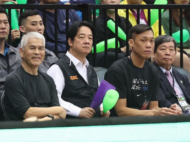 台灣新聞通訊社-賴清德現身觀看HBL冠軍賽　肯定球員精彩表現