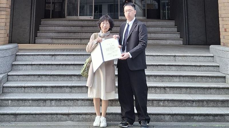 台灣新聞通訊社-陳佩琪高調公開柯傅堯畢業感言！他嘆「放過兒子」：別再一直把他推出來