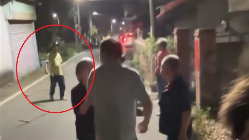 台灣新聞通訊社-廟會砍人「台灣藍波」落網！躲山區喝泉水維生　傷重難耐落網收押