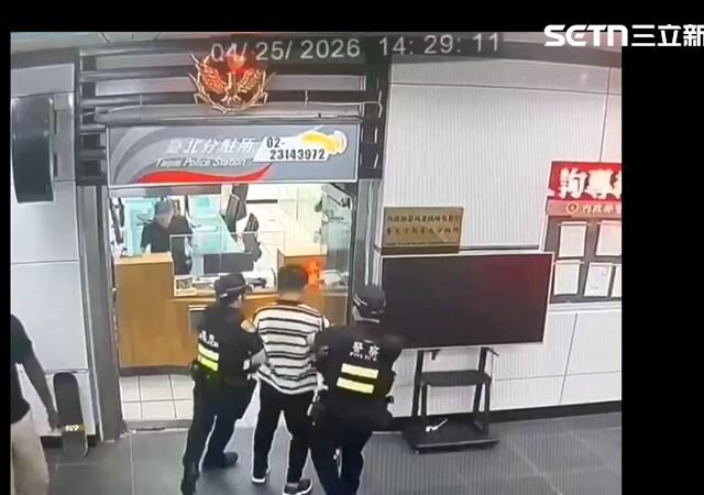 台灣新聞通訊社-北車隨機攻擊！3歲外籍童慘遭猛踹 父心碎：他竟然還在笑
