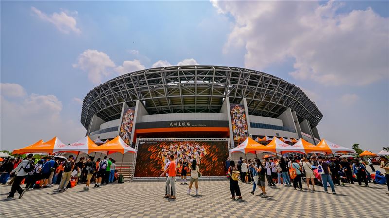 台灣新聞通訊社-球場撤攤商被罵翻！台南體育局長道歉　總統府：第一時間請蔡其昌協調