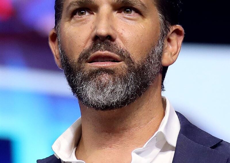 台灣新聞通訊社-不演了？川普打伊朗「2兒背後狂賣無人機」 他轟：戰爭中獲利