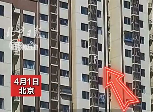 台灣新聞通訊社-不小心被反鎖屋內！89歲阿嬤學蜘蛛人爬牆脫困…困21樓外牆嚇壞路人