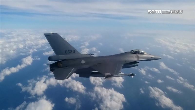 台灣新聞通訊社-中共11機艦船台海周邊活動　國軍嚴密監控應處