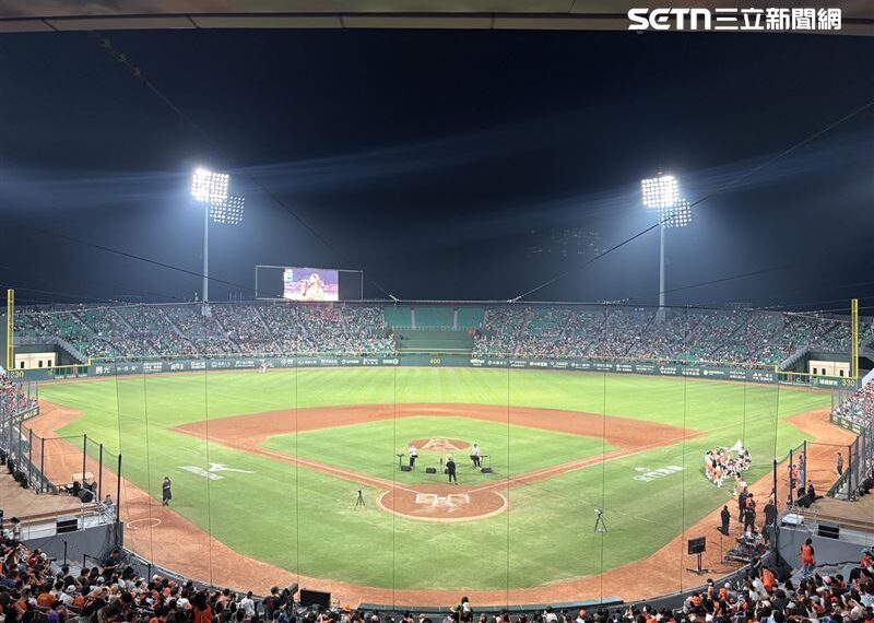 台灣新聞通訊社-亞太攤商被趕走？統一獅球迷轟南市府　網友拱「他」選市長：100％當選