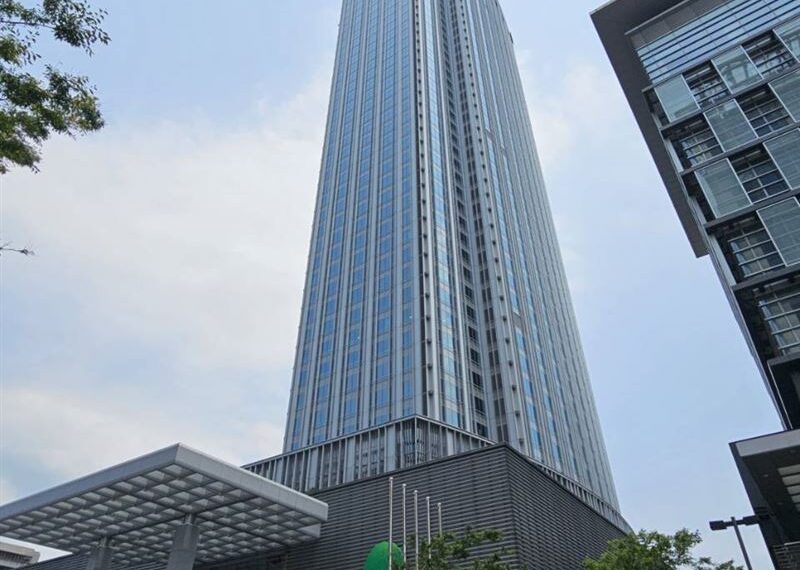 台灣新聞通訊社-廚房油煙管起火釀災！饗饗微風信義店竄濃煙　4員工1顧客嗆傷送醫