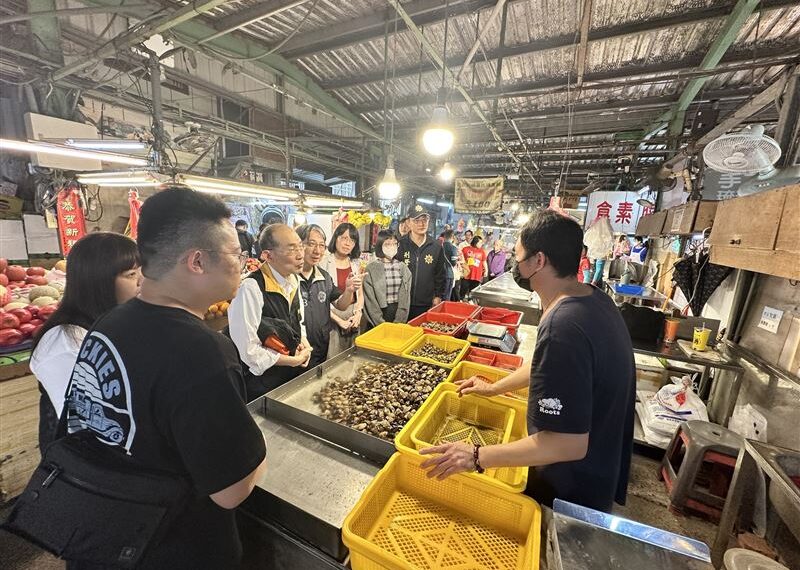 台灣新聞通訊社-嚴查囤積哄抬塑膠袋！苗栗地檢署攜手機關局處　聯合稽查黃昏市場