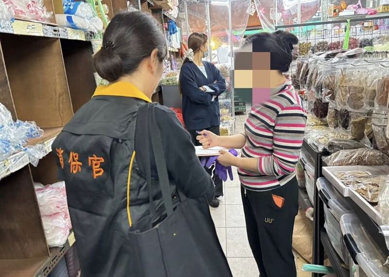 台灣新聞通訊社-塑膠袋缺貨別慌！桃園法務局跨部會稽查 嚴懲囤積哄抬