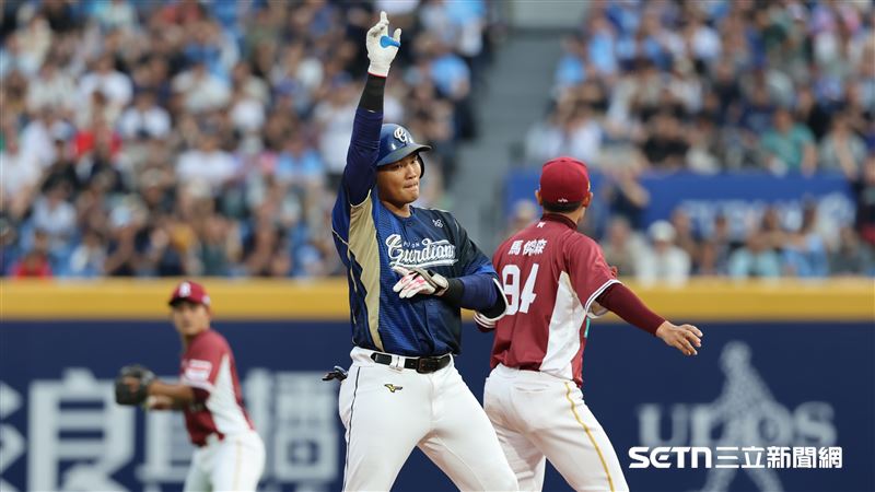 台灣新聞通訊社-中職／悍將面子裡子都贏！范國宸雙長打、張育成關鍵安　主場開幕逆轉勝