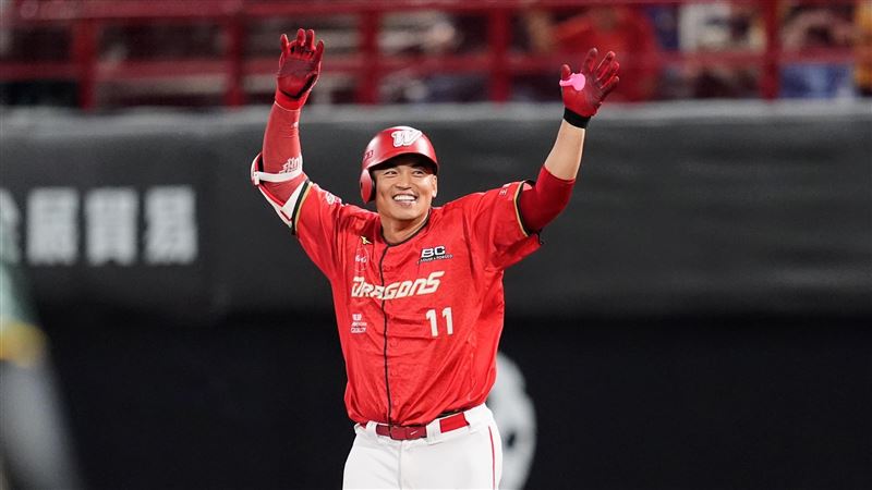 台灣新聞通訊社-中職／差點靠「挨砸」再見台鋼　朱育賢笑喊會痛耶！打成斷棒照樣當英雄