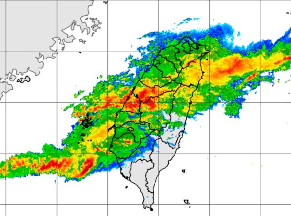 台灣新聞通訊社-強烈雷雨帶殺到！氣象粉專：2縣市未來3小時小心致災性雨勢