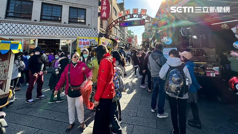 台灣新聞通訊社-全台「最強老街」出爐!單月吸216萬人 旅客讚:兩天逛不完