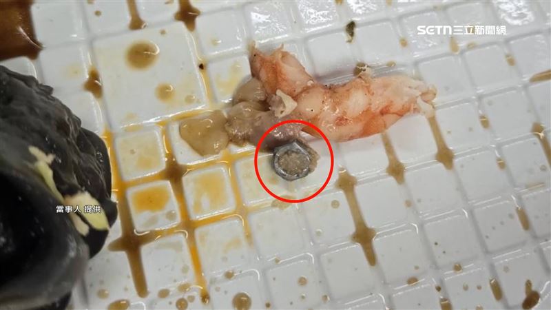 台灣新聞通訊社-獨家/驚見「螺帽」包進餡料 女吃彩色水餃險斷牙