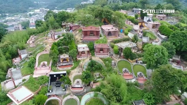 台灣新聞通訊社-掃墓驚覺媽媽墳墓不翼而飛!兄妹急報警 真相超傻眼