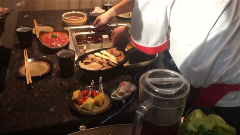 台灣新聞通訊社-「89的女人」訂位海底撈！新竹女一查發現前男友搞鬼氣炸提告　下場慘了