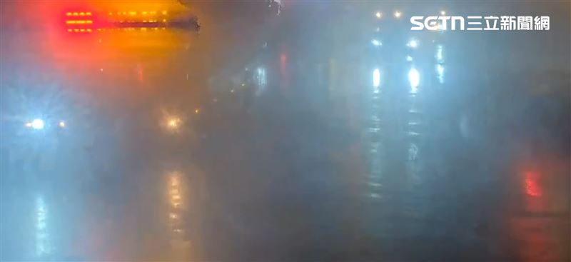 台灣新聞通訊社-北市公車遭突切小客車擦撞！55歲司機下車突昏厥 送醫搶救恢復心跳