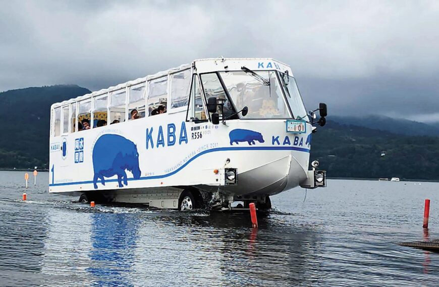 台灣新聞通訊社-鴨子船點燃戰火／預算爆表運能大縮水　基隆藍綠雙雄為鴨子船駁火