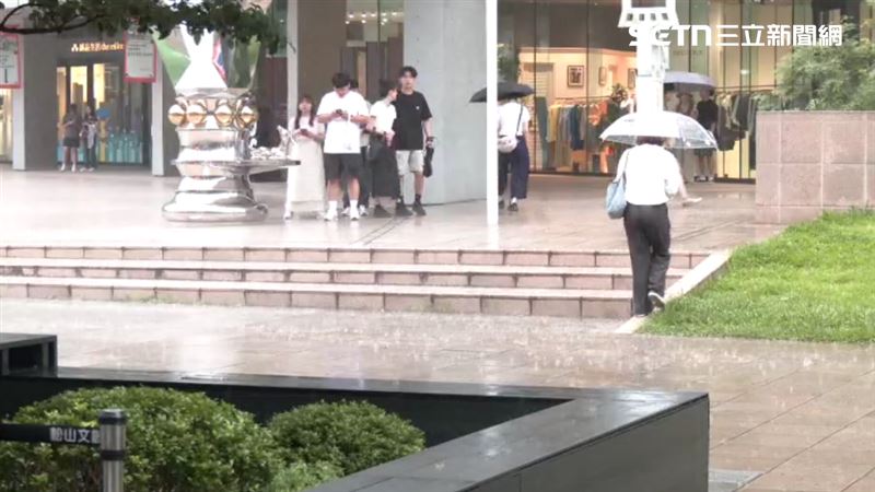 台灣新聞通訊社-苗栗豪雨淹沒軌道!台鐵「山海線慢行搶修、部分列車折返」6措施一次看