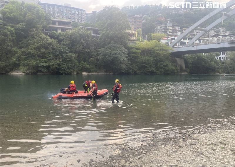 台灣新聞通訊社-快訊／新北男落水失蹤找嘸人！廣興橋上擺2物　消防收隊「勾破腿濺血」