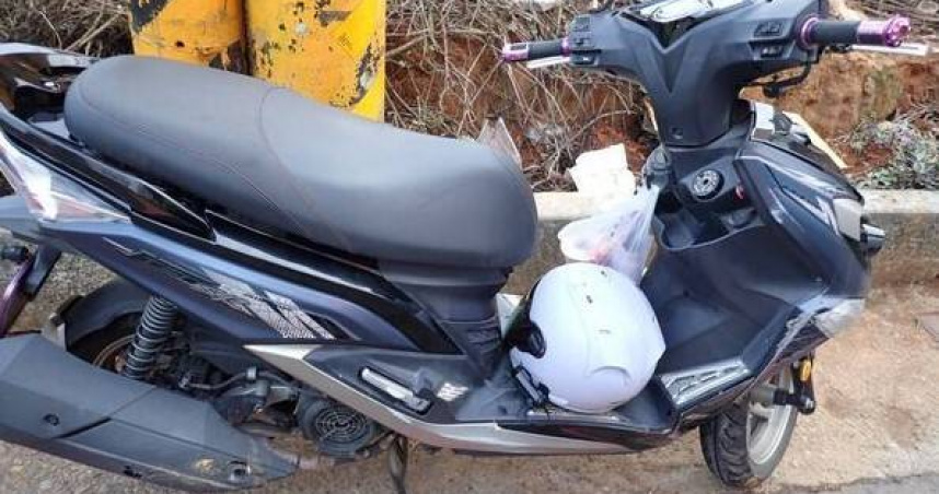 台灣新聞通訊社-野鹿變「飛彈」突襲!台中騎士慘遭水鹿撞翻 驚魂瞬間如電影場面