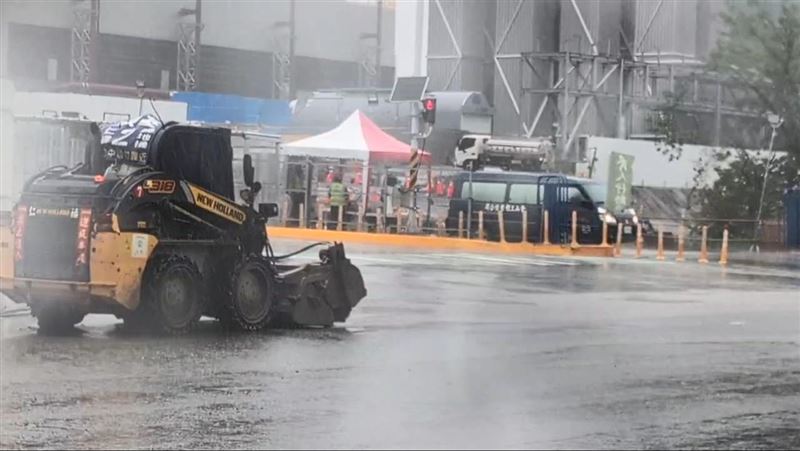 台灣新聞通訊社-快訊／暴雨狂炸！「護國神山」嘉義廠慘遭水淹　小山貓緊急出動