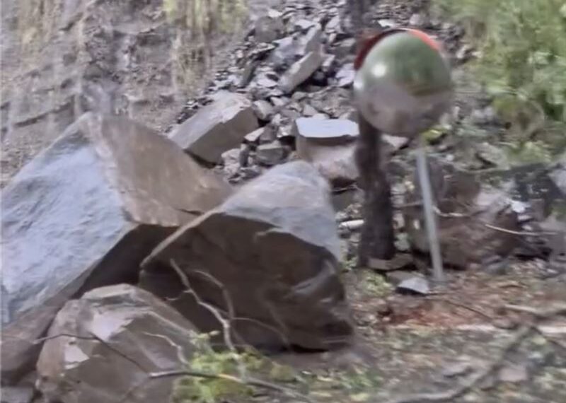 台灣新聞通訊社-驚悚畫面曝光！苗栗泰安山區「上百公斤巨石」砸落　駕駛驚呼險遭砸