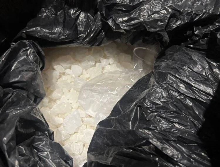 台灣新聞通訊社-外國「建材」藏3億毒品！英男跨海運毒淪棄子　海關攔截近300公斤K他命