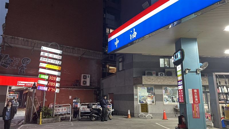 台灣新聞通訊社-快訊／宣布了！下周油價暫不調漲　中油硬吞逾90.6億撐住民生