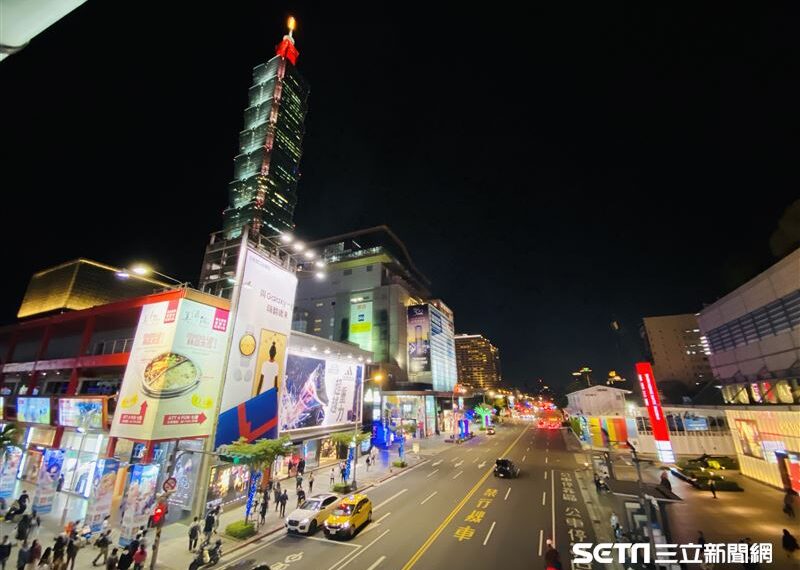 台灣新聞通訊社-台北「最強百貨」狂吸1334萬人 遊客讚:白天晚上都好逛