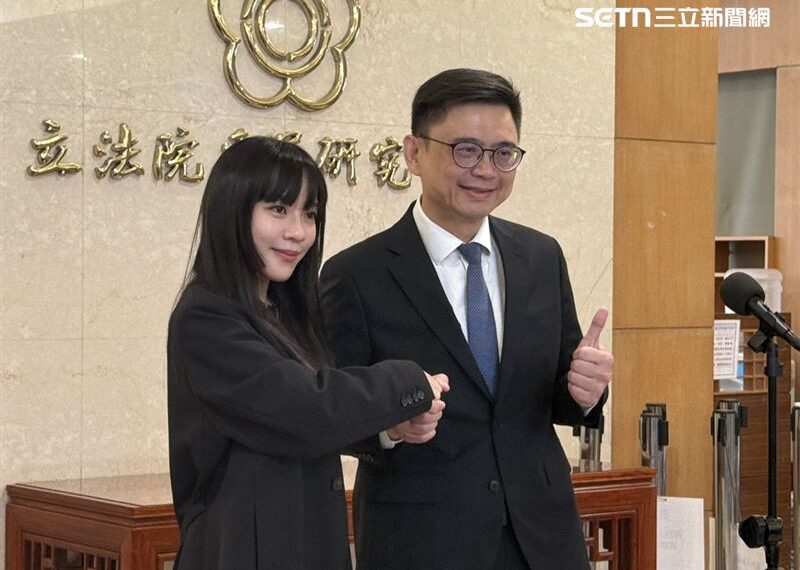 台灣新聞通訊社-高雄隊就位！合體黃捷展團結　賴瑞隆酸柯志恩：可找鄭麗文、傅崐萁站台