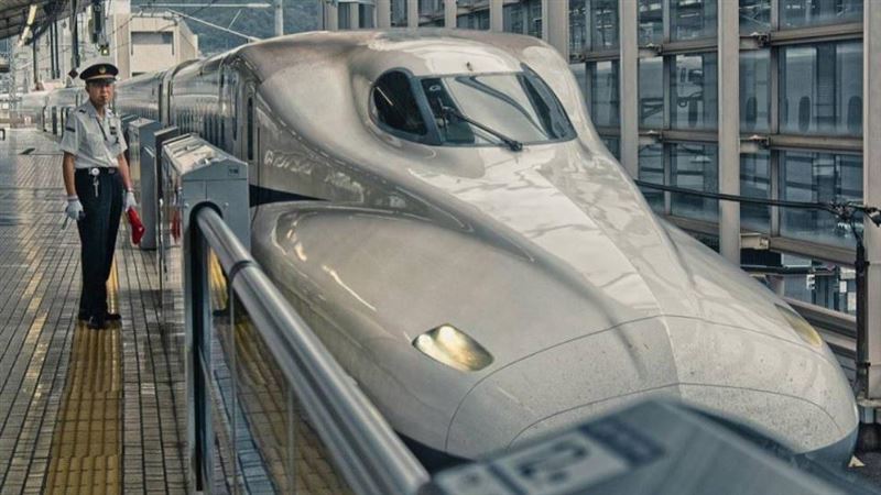 台灣新聞通訊社-台灣人搭日本新幹線！驚見男「外套蓋下體狂抖」　車長稱無法管：沒露點