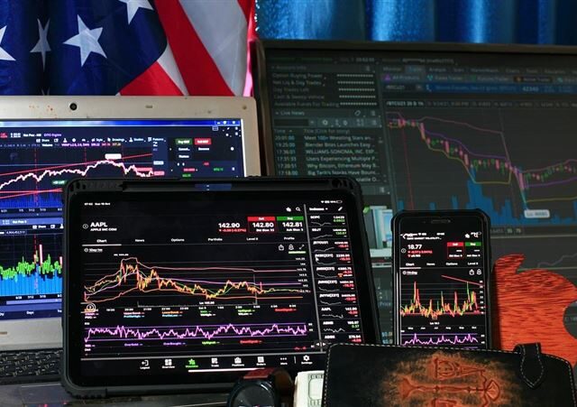 台灣新聞通訊社-快訊／中東戰火衝擊！美股盤中「2軟體大廠」下挫！3大指數走低