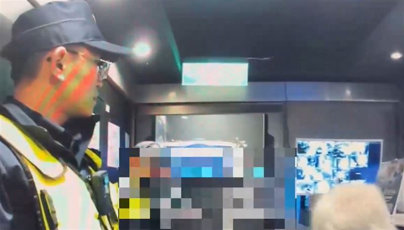 台灣新聞通訊社-北市老婦洗腎後失聯！家屬通報失蹤人口…警臨檢驚見「棲身網咖2周」