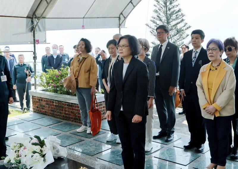 台灣新聞通訊社-清明緬懷李登輝、史明!蔡英文:要守住這塊土地價值,讓台灣走更穩更遠
