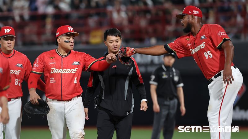 台灣新聞通訊社-中職／吉力吉撈左膝不適降二軍！葉總解釋傷情　味全一軍陣容異動2上2下