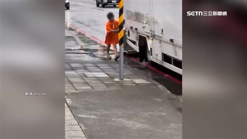 台灣新聞通訊社-獨家／危險！國小童伴父送貨　獨自操作物流車升降