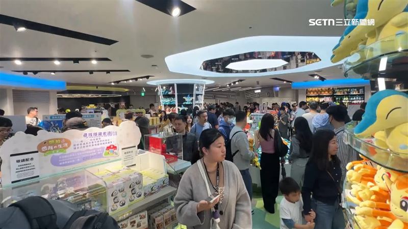 台灣新聞通訊社-獨家／搶限量商品爆衝突　寶可夢中心險上演「真人戰」