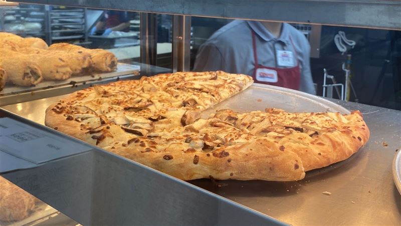 台灣新聞通訊社-好市多披薩折扣60塊！他一開盒傻眼了「廚房也太混」老饕曝內幕