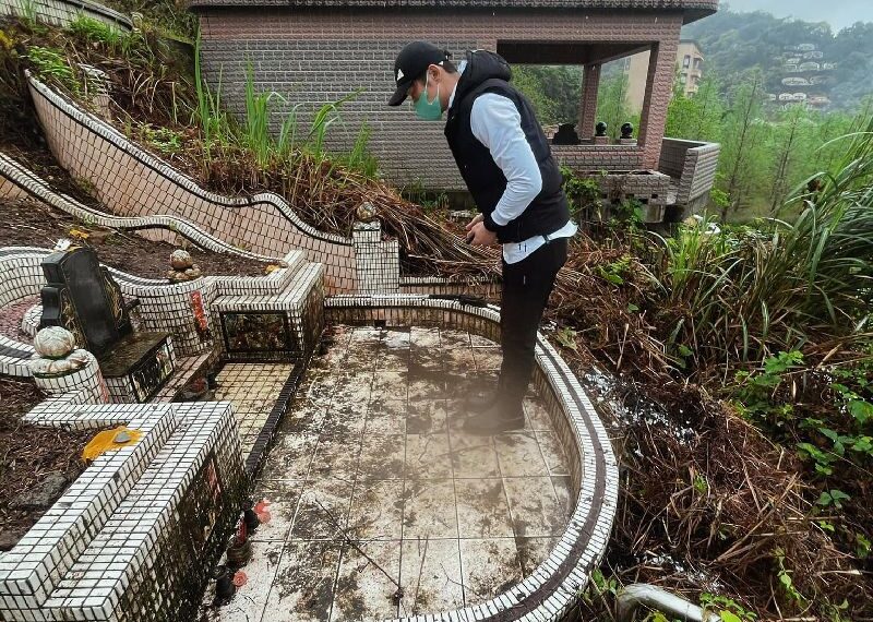 台灣新聞通訊社-代客掃墓祭祖崛起　台語念祭文、悼念寵物都能外包