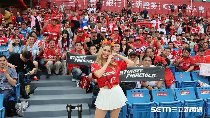 台灣新聞通訊社-中職/親歷WBC好不真實 被台灣球迷震撼!費嫂認證:大聯盟難見的能量