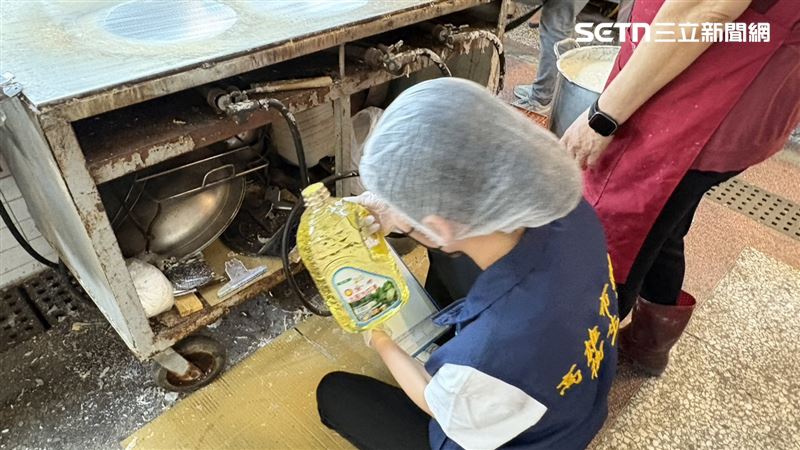 台灣新聞通訊社-高雄春捲掀食安風波…釀67人集體中毒！出包攤商竟沒投保「產品責任險」