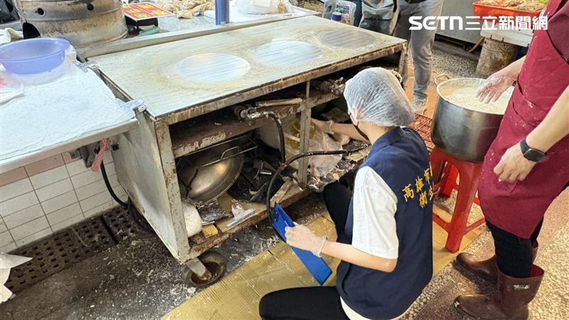 台灣新聞通訊社-高雄春捲釀67人中毒!全部賣到「只剩皮」出包攤商喊冤:查錯了誰要賠?