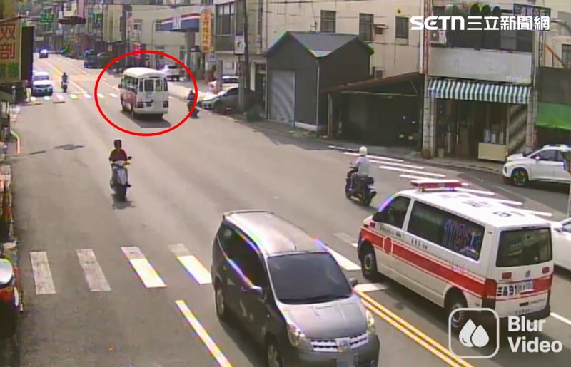 台灣新聞通訊社-「觀光巴士」酒駕撞車肇逃!救護車全程目睹急攔截…司機酒測值1.44毫克