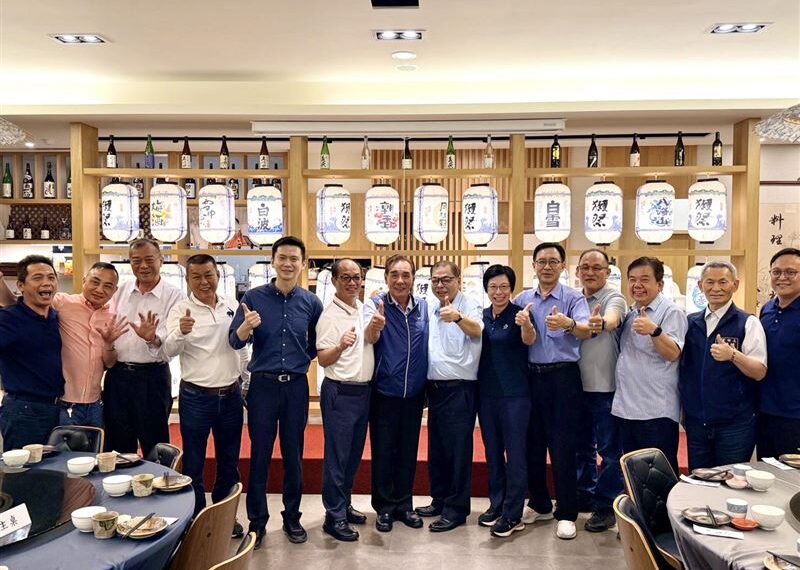 台灣新聞通訊社-初選後大動作邀13鄉鎮市長聚餐！「鄭朝方也出席」陳見賢曬合照　掀熱議